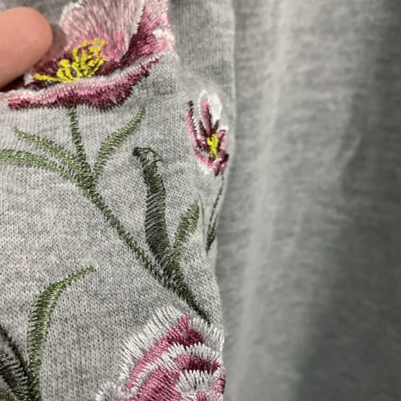 Floral Embroidered Gray Sweatshirt - Picture 5 of 10